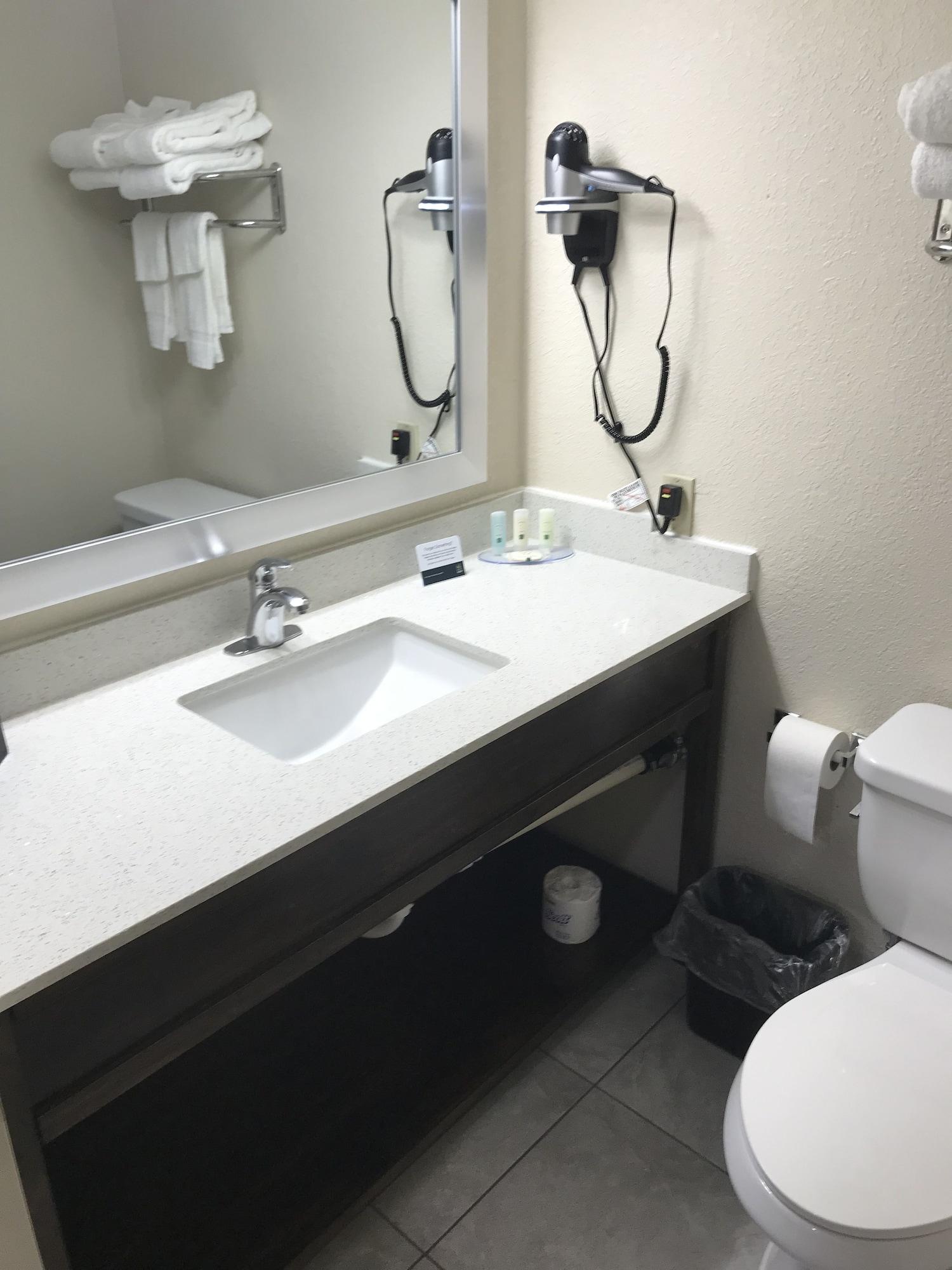 Quality Inn And Conference Center Richmond Extérieur photo