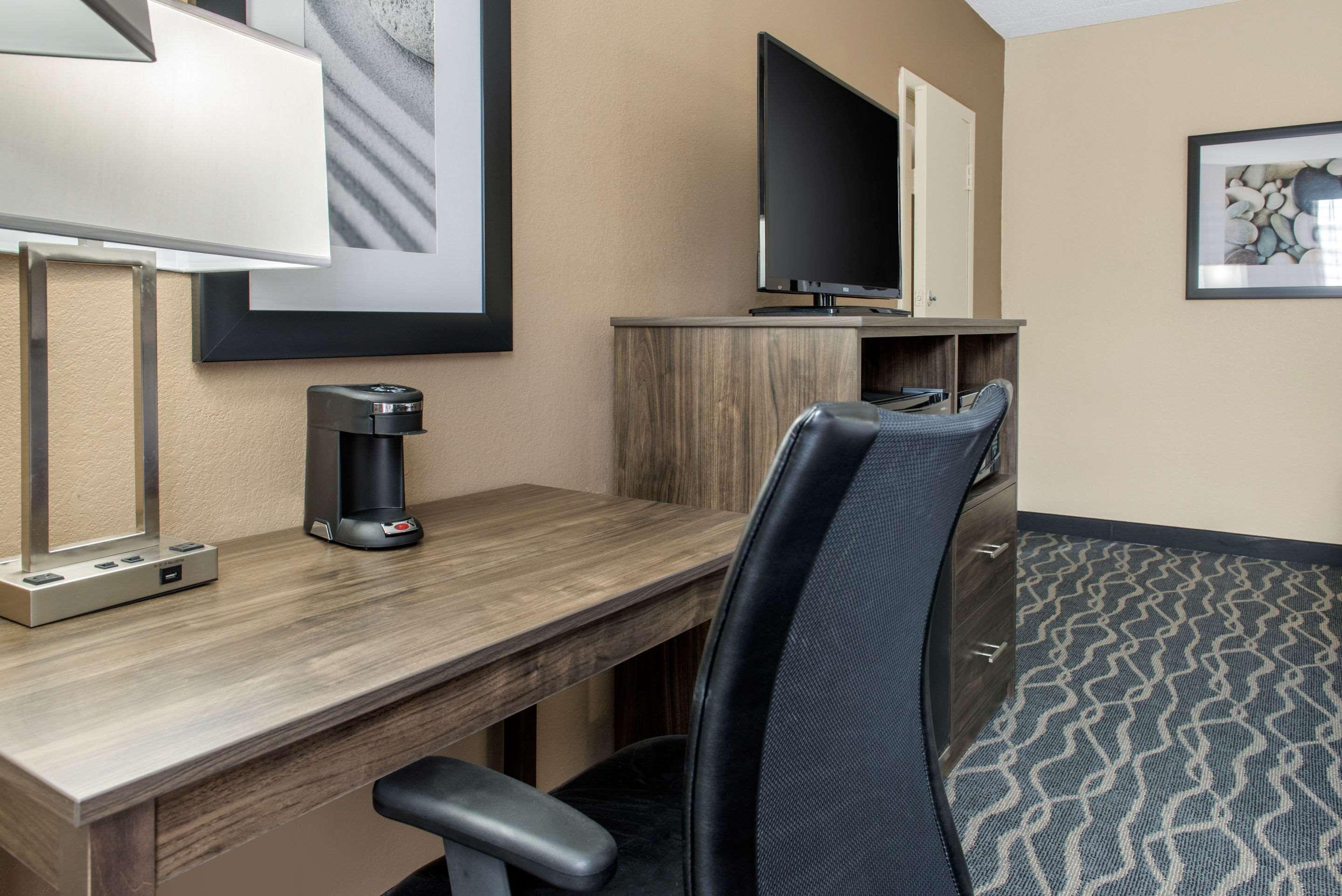 Quality Inn And Conference Center Richmond Extérieur photo