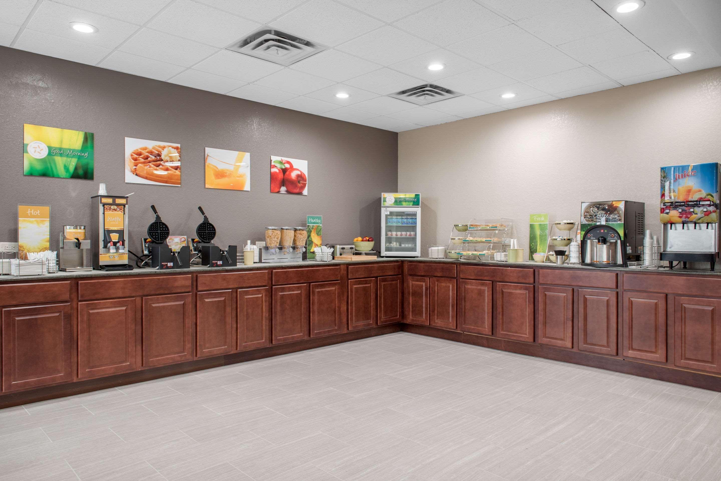 Quality Inn And Conference Center Richmond Extérieur photo