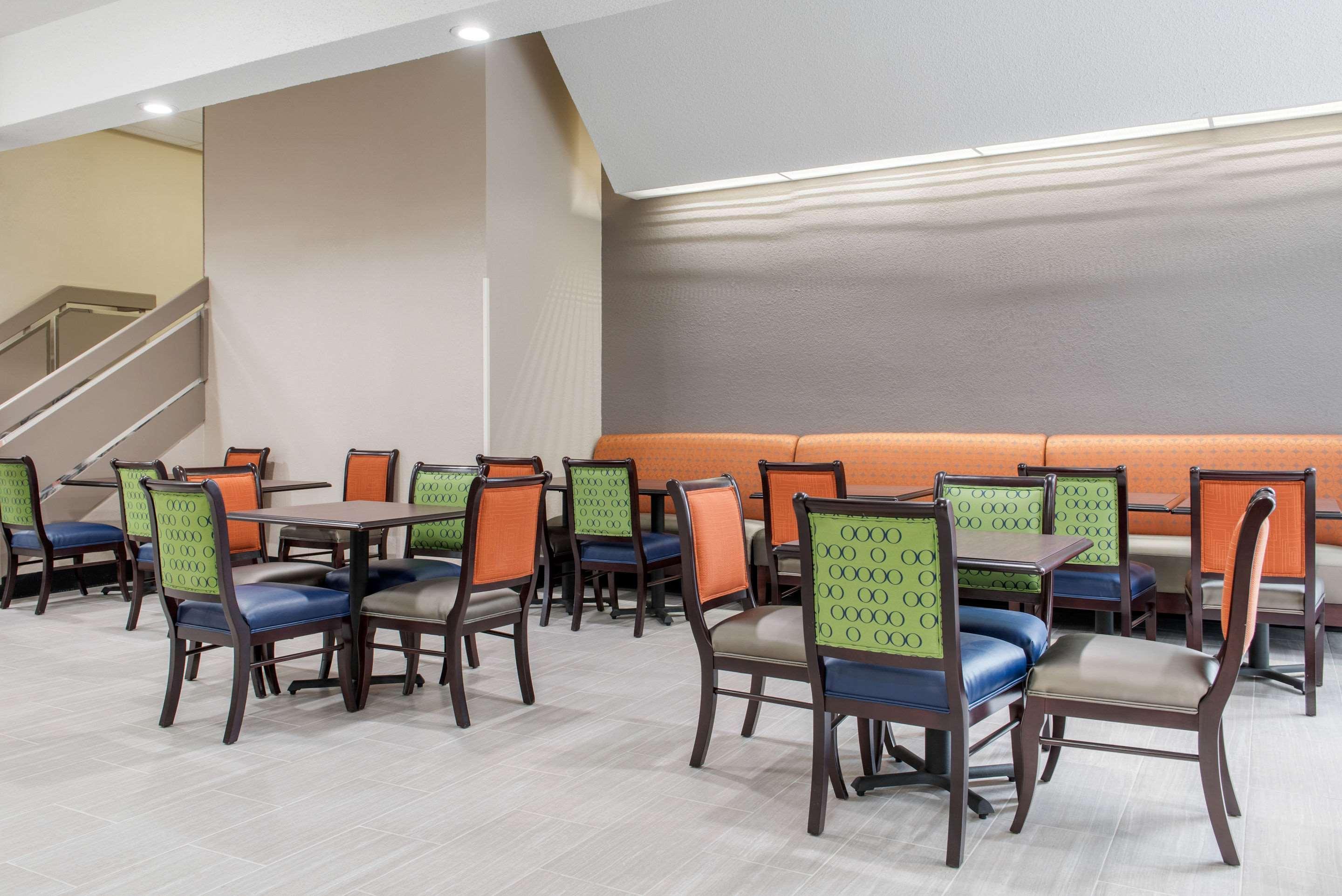 Quality Inn And Conference Center Richmond Extérieur photo