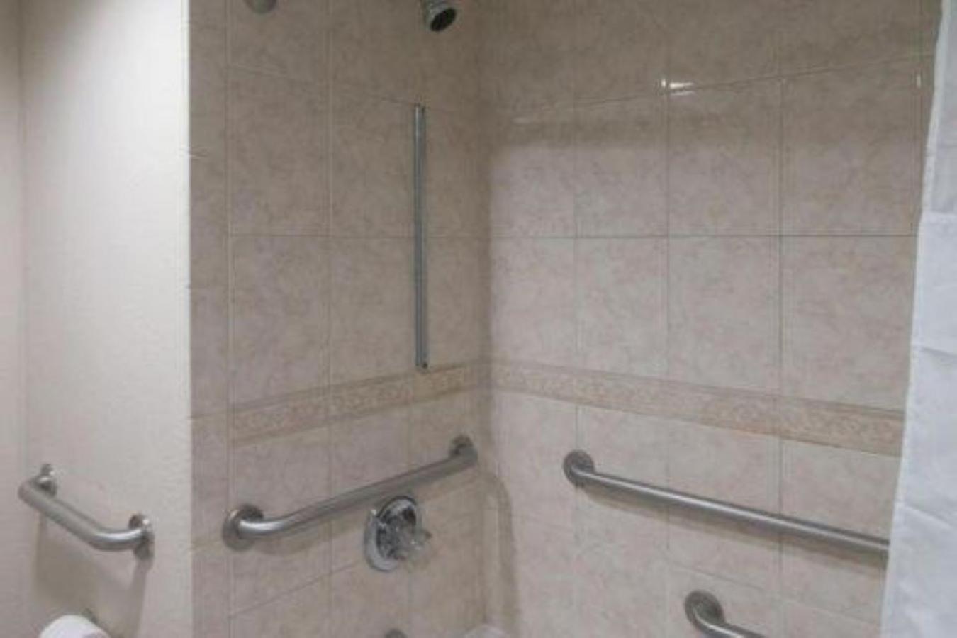 Quality Inn And Conference Center Richmond Extérieur photo
